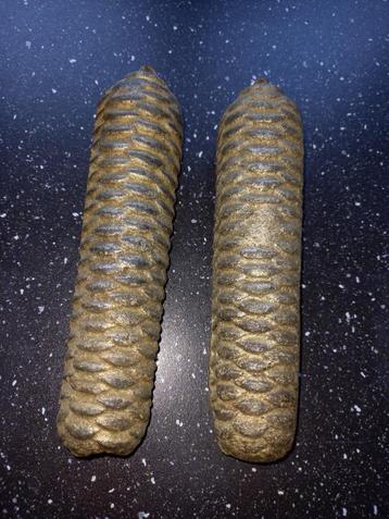 2 grote gewichten van een oude Schwarzwalduhr beschikbaar voor biedingen