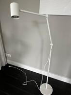 Nymäne staande / leeslamp in wit, Huis en Inrichting, Lampen | Vloerlampen, Ophalen, Zo goed als nieuw, 150 tot 200 cm