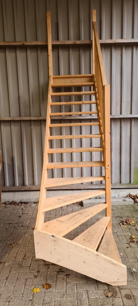 Houten trap, Doe-het-zelf en Verbouw, Hout en Planken, Zo goed als nieuw, Overige typen, Vuren, 250 tot 300 cm, 50 mm of meer