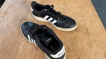 Adidas Sneakers Zwart Maat 45,5 beschikbaar voor biedingen