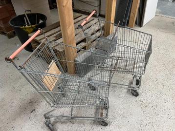 Kleine winkelwagentjes 2 stuks beschikbaar voor biedingen