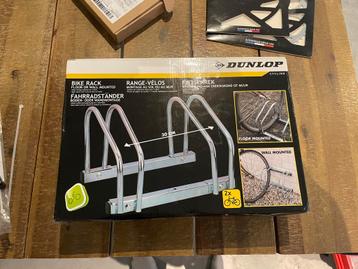 Fietsrek voor twee fietsen. Ongeopened. beschikbaar voor biedingen