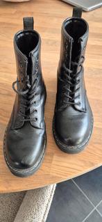 Laarsjes, Ophalen, Zwart, Lage of Enkellaarzen, Gedragen