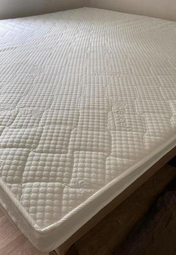 Topper 200x210 vrijwel nieuw beschikbaar voor biedingen