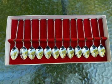12 stijlappel verzilverde lepeltjes met getorste steel beschikbaar voor biedingen