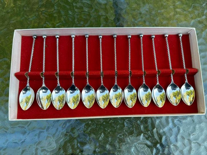 12 stijlappel verzilverde lepeltjes met getorste steel, Huis en Inrichting, Keuken | Bestek, Zo goed als nieuw, Los bestek, Zilver