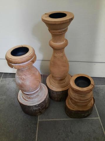 Houten kandelaars  beschikbaar voor biedingen