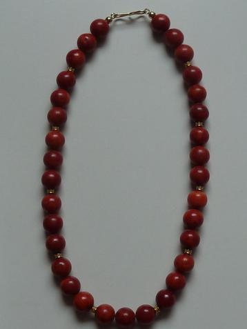 Bloedkoraal collier, 14 kt gouden slot + gouden tussenkralen beschikbaar voor biedingen