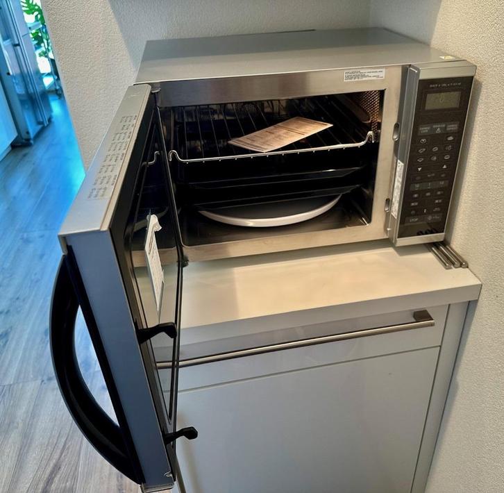 Sharp Oven / Magnetron, Witgoed en Apparatuur, Ovens, Zo goed als nieuw, Vrijstaand, Oven met grill, Minder dan 45 cm, 45 tot 60 cm