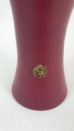 Vintage vaas Royal Gouda, rood bordeaux, aardewerk. 2A14, Huis en Inrichting, Woonaccessoires | Vazen, Minder dan 50 cm, Gebruikt