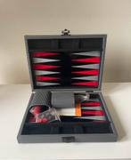 Backgammon, bordspel in grijze koffer., Een of twee spelers, Ophalen of Verzenden, Zo goed als nieuw