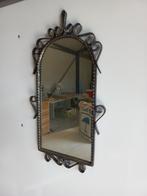 Brokante spiegel met gietijzeren, smeedijzeren rand., Minder dan 100 cm, Minder dan 50 cm, Ophalen of Verzenden