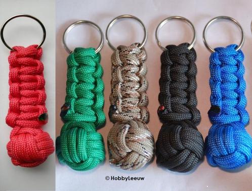 Sleutelhanger met apenvuistje, in meerdere kleuren. Paracord, Verzamelen, Sleutelhangers, Nieuw, Sport, Ophalen of Verzenden