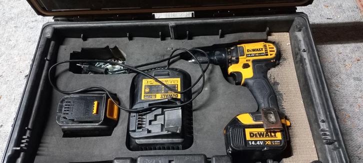 Dewalt 14.4V Boor- en Schroefmachine, Doe-het-zelf en Verbouw, Gereedschap | Boormachines, Gebruikt, Boor- en Schroefmachine, Minder dan 400 watt