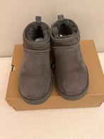 Uggs, Ophalen, Zo goed als nieuw, Grijs