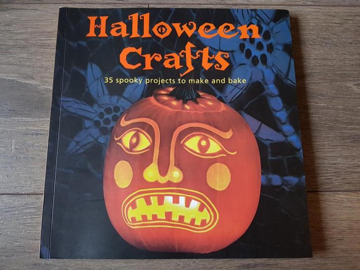 Boek Halloween Crafts - 35 spooky projects to make and bake, Boeken, Hobby en Vrije tijd, Zo goed als nieuw, Ophalen of Verzenden