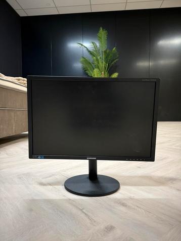 2x Samsung monitor te koop beschikbaar voor biedingen