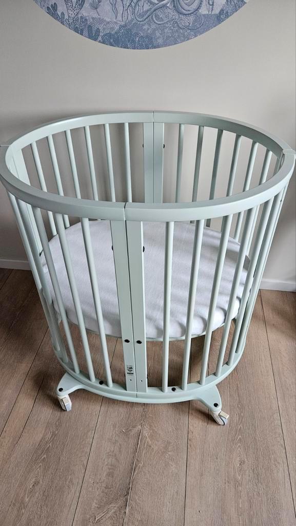 Stokke Sleepi Mini Wieg mintgroen, Kinderen en Baby's, Babywiegjes en Ledikanten, Zo goed als nieuw, Wieg, Ophalen