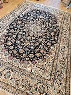 Vintage handgeknoopt perzisch tapijt nain 330x216, Huis en Inrichting, Stoffering | Tapijten en Kleden, Info@SlatsAntiek.nl, Perzisch
