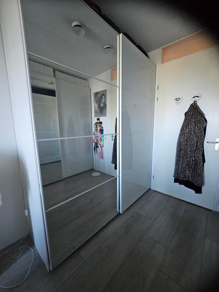 IKEA PAX schuifdeuren AULI/MEHAMN wit + spiegel 200x236 –€50, Huis en Inrichting, Kasten | Kledingkasten, Gebruikt, 200 cm of meer
