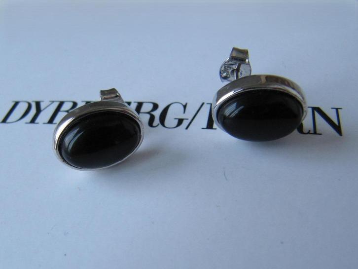 Dyrberg/Kern oorbellen zwarte steen op zilverkleur, Sieraden, Tassen en Uiterlijk, Oorbellen, Zo goed als nieuw, Knopjes of Stekers