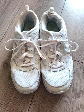Skechers witte sneakers maat 38 – Memory Foam beschikbaar voor biedingen