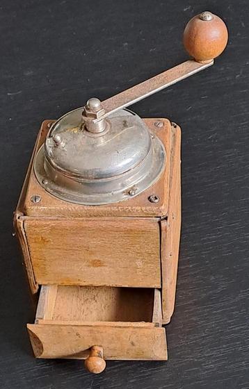 Koffiemolen hout en metaal. beschikbaar voor biedingen