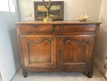 Antiek 2 deurs kastje beschikbaar voor biedingen