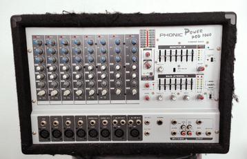 Phonic Powerpod 1060 - 8 Kanaals Powered Mixer - 3x200 Watt