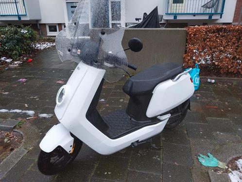 Goede nette niu n1s snorscooter 2018, Fietsen en Brommers, Snorfietsen en Snorscooters, Gebruikt, Overige merken, Elektrisch, Ophalen