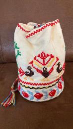 Oud schattig geborduurd tasje aan koord pauwen levensboom, Verzenden