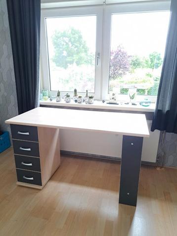 PER DIRECT! Mooi bureau voor op n kinderkamer ( opzetstuk)
 beschikbaar voor biedingen