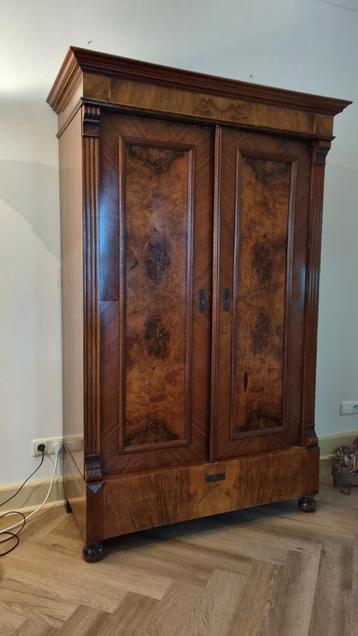 Antieke Linnenkast - Wortelnoten Fineer - Eind 19e Eeuw beschikbaar voor biedingen