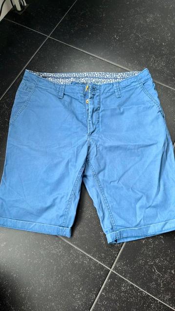 Korte broek heren beschikbaar voor biedingen