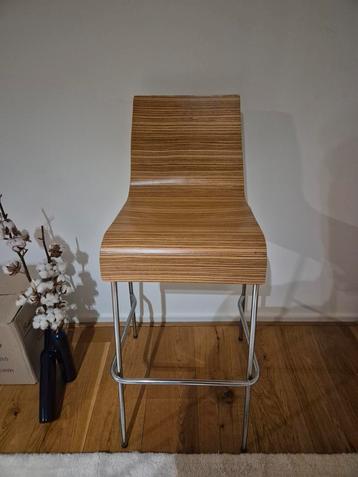 2 Modern Barstoelen – Hout & Metaal – 75cm Zithoogte beschikbaar voor biedingen