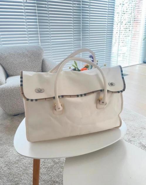 Burberry reistasje, Sieraden, Tassen en Uiterlijk, Tassen | Reistassen en Weekendtassen, Zo goed als nieuw, 30 cm of meer, Ophalen of Verzenden