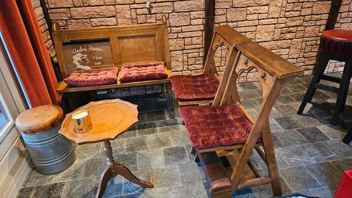 Oude Kerkbanken & Stoelen met Tafel, Antiek en Kunst, Antiek | Meubels | Stoelen en Banken, Ophalen