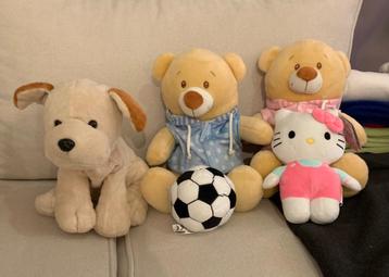 5 Knuffels waarvan 2 nieuwe met het kaartje er nog aan  beschikbaar voor biedingen