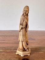 Sculptuur - Kwan Yin - Ivorine - China, Antiek en Kunst, Kunst | Niet-Westerse kunst, Ophalen of Verzenden