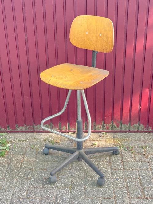 Laboratoriumkruk. handig voor in werkplaats of atelier, Huis en Inrichting, Stoelen, Gebruikt, Eén, Hout, Metaal, Overige kleuren