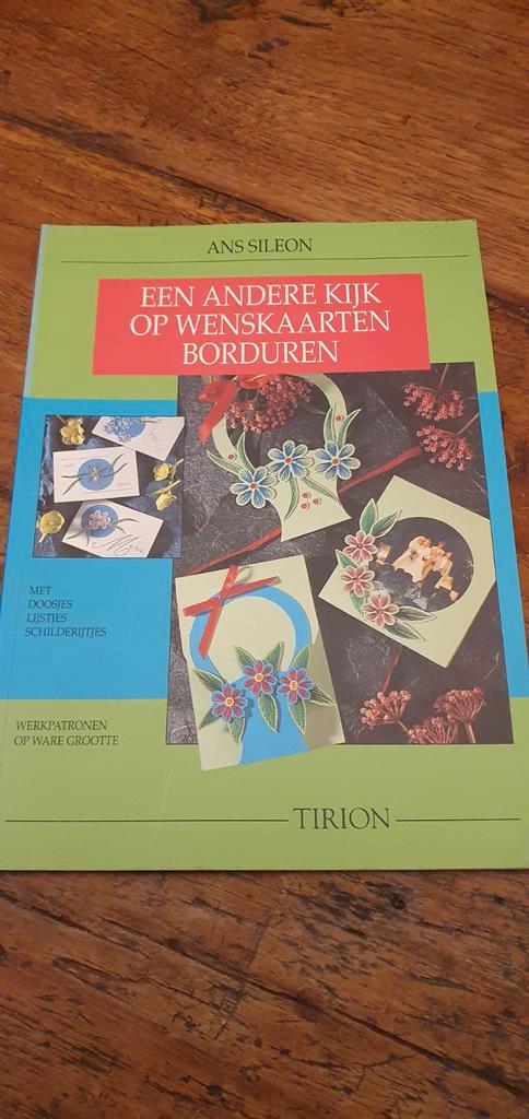 Borduurboek Ans Sileon - Wenskaarten Borduren, Hobby en Vrije tijd, Borduren en Borduurmachines, Zo goed als nieuw, Patroon, Handborduren