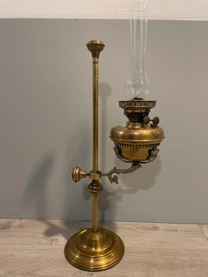 Antieke Petroleumlamp met Standaard, Antiek en Kunst, Antiek | Lampen, Ophalen