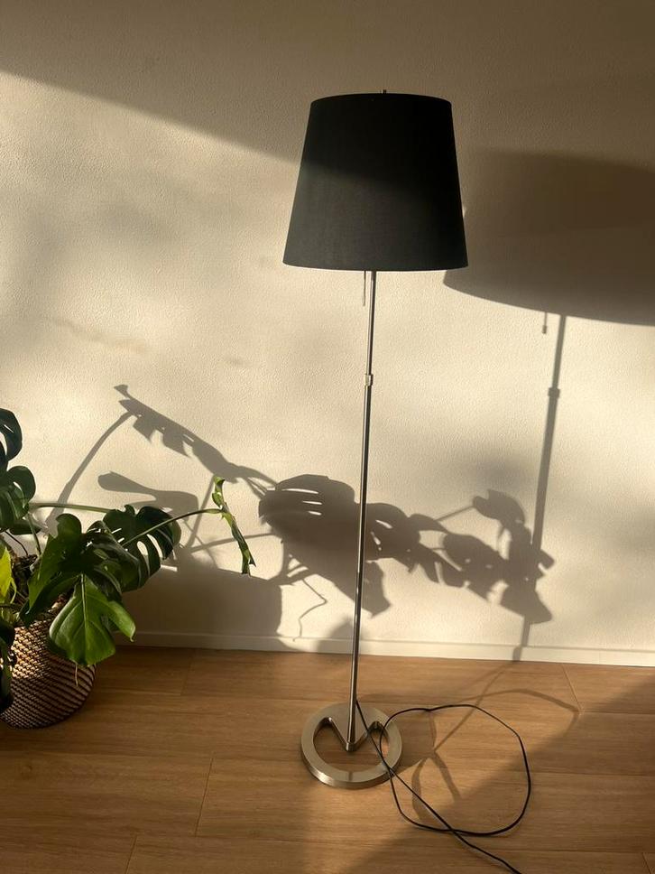 Ikea staande lamp, Huis en Inrichting, Lampen | Vloerlampen, Zo goed als nieuw, 150 tot 200 cm, Metaal, Ophalen