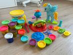 Play-Doh set met accessoires en veel kleuren!, Ophalen of Verzenden, Gebruikt, Knutselen