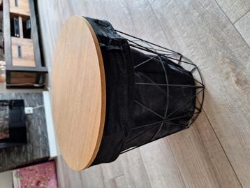 Bijzettafeltje beschikbaar voor biedingen