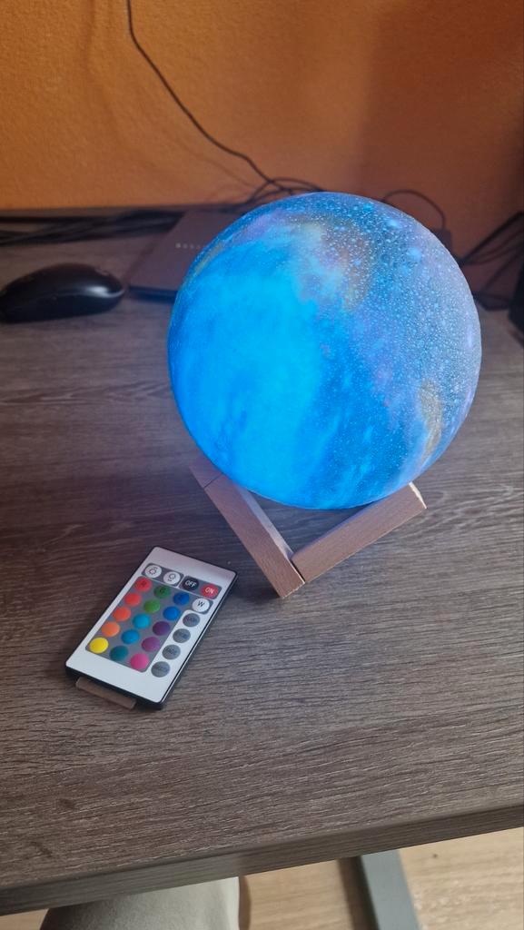 Lichtgevende Planeet Lamp met Afstandsbediening, Huis en Inrichting, Lampen | Hanglampen, Nieuw, Minder dan 50 cm, Hout, Kunststof