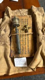 Nepal around 1950 oude prayer wheel set met mantra in doek, Ophalen of Verzenden