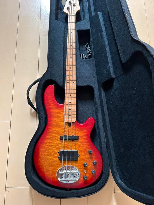 Basgitaar Lakland skyline 44-02 de luxe Cherry Sunburst., Muziek en Instrumenten, Snaarinstrumenten | Gitaren | Bas, Zo goed als nieuw