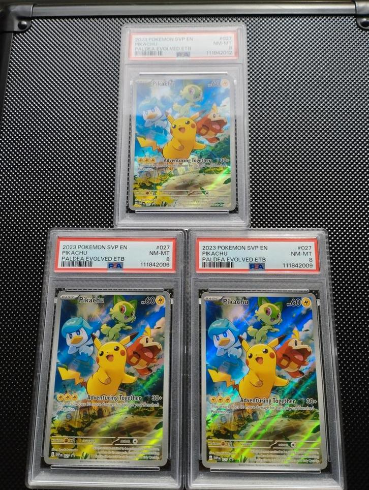 Pikachu Holo Pokemon kaart ETB Paldea Evolved promo PSA8 NM, Hobby en Vrije tijd, Verzamelkaartspellen | Pokémon, Zo goed als nieuw
