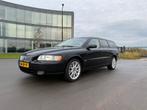 Volvo V70 2.5 T Handbak | Haak | dealer onderhouden | UNIEK, Auto's, Voorwielaandrijving, 1800 kg, 1504 kg, Stationwagon